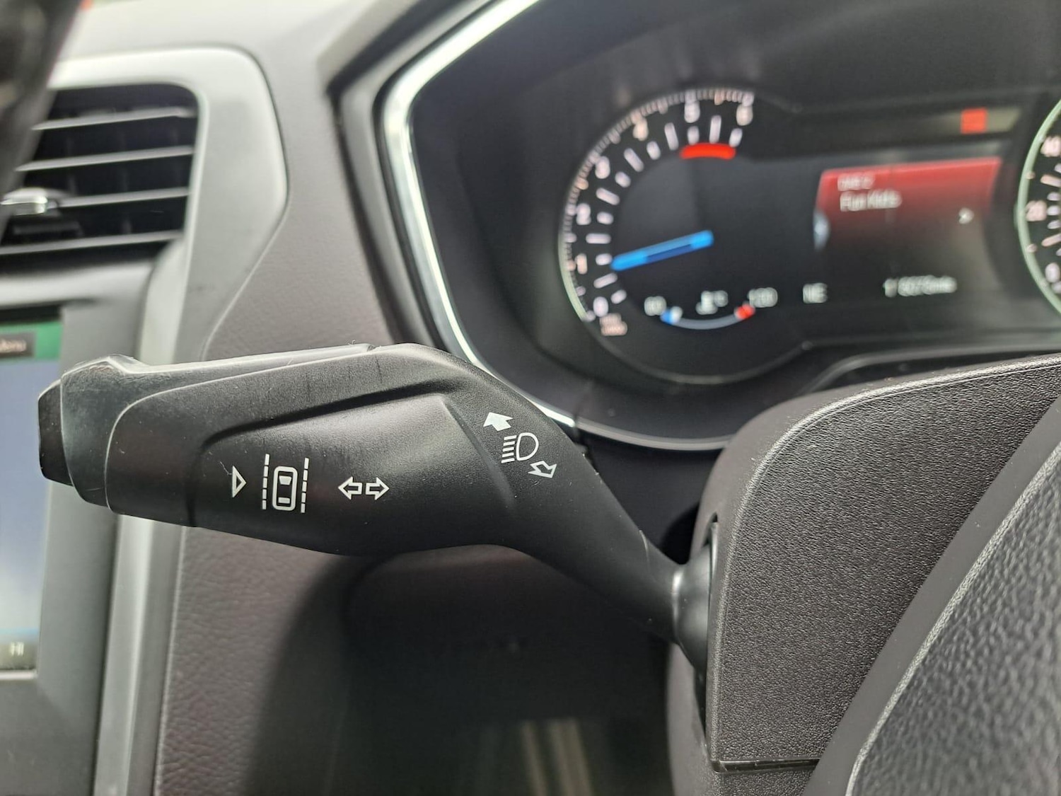 Used Ford Mondeo 2015 for sale - 76832929: Photo 26