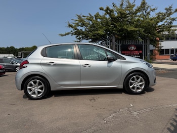 Used Peugeot 208 2015 for sale - 79269150: Photo