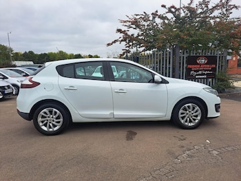 Used Renault Megane 2015 for sale - 76990335: Photo