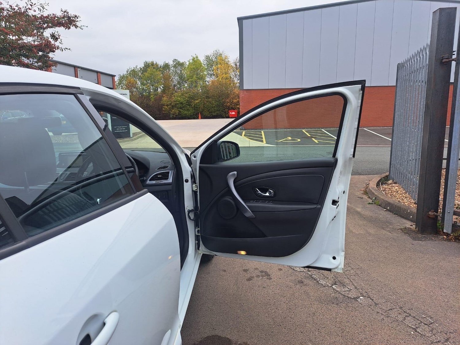 Used Renault Megane 2015 for sale - 76990335: Photo 49