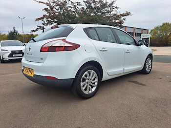 Used Renault Megane 2015 for sale - 76990335: Photo