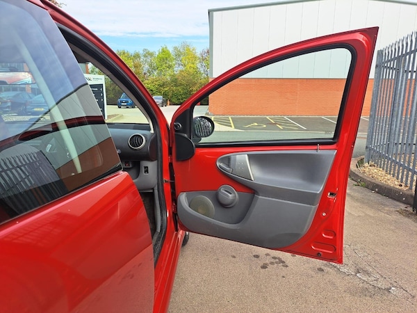 Used Toyota AYGO 2011 for sale - 76084270: Photo 31