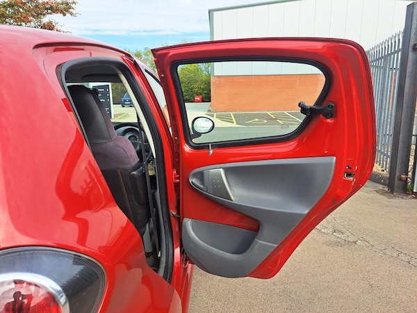 Used Toyota AYGO 2011 for sale - 76084270: Photo 33