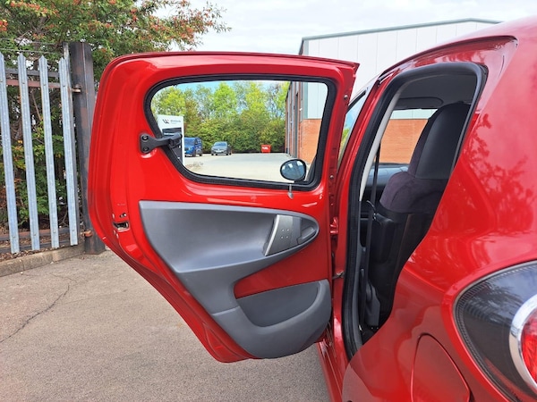 Used Toyota AYGO 2011 for sale - 76084270: Photo 41