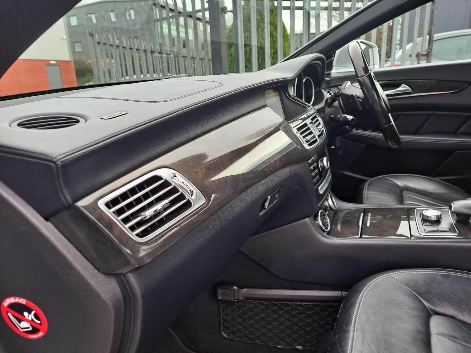 Used Mercedes-Benz CLS 2011 for sale - 76942637: Photo 15