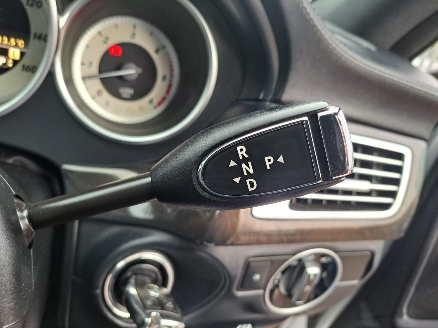 Used Mercedes-Benz CLS 2011 for sale - 76942637: Photo 28