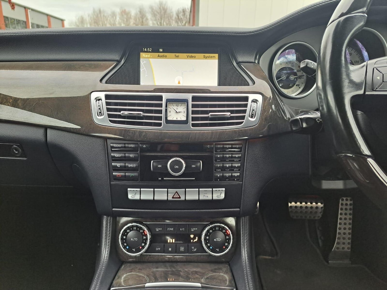 Used Mercedes-Benz CLS 2011 for sale - 76942637: Photo 31