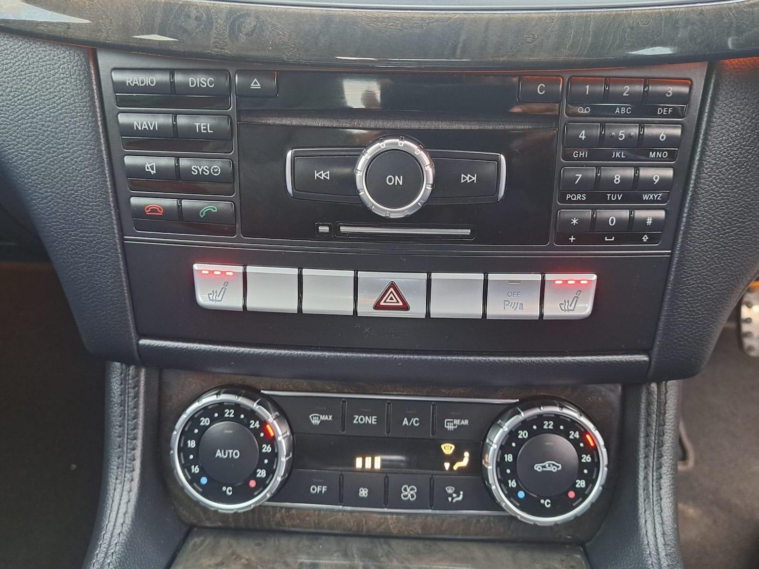 Used Mercedes-Benz CLS 2011 for sale - 76942637: Photo 44