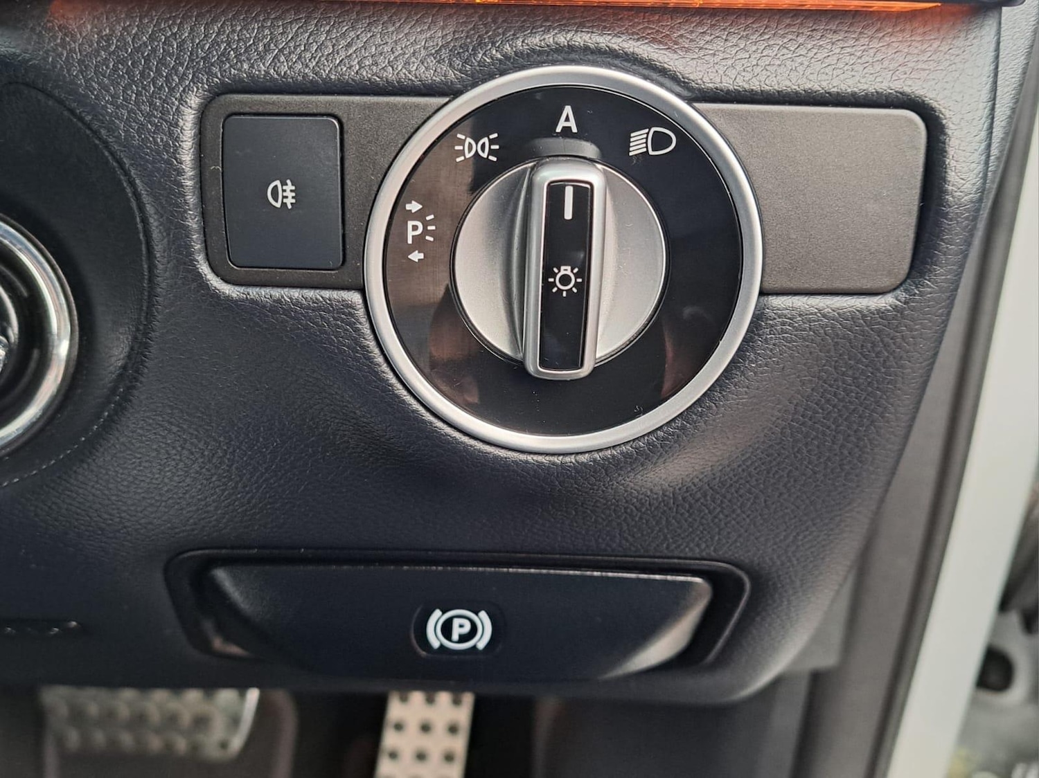 Used Mercedes-Benz CLS 2011 for sale - 76942637: Photo 55