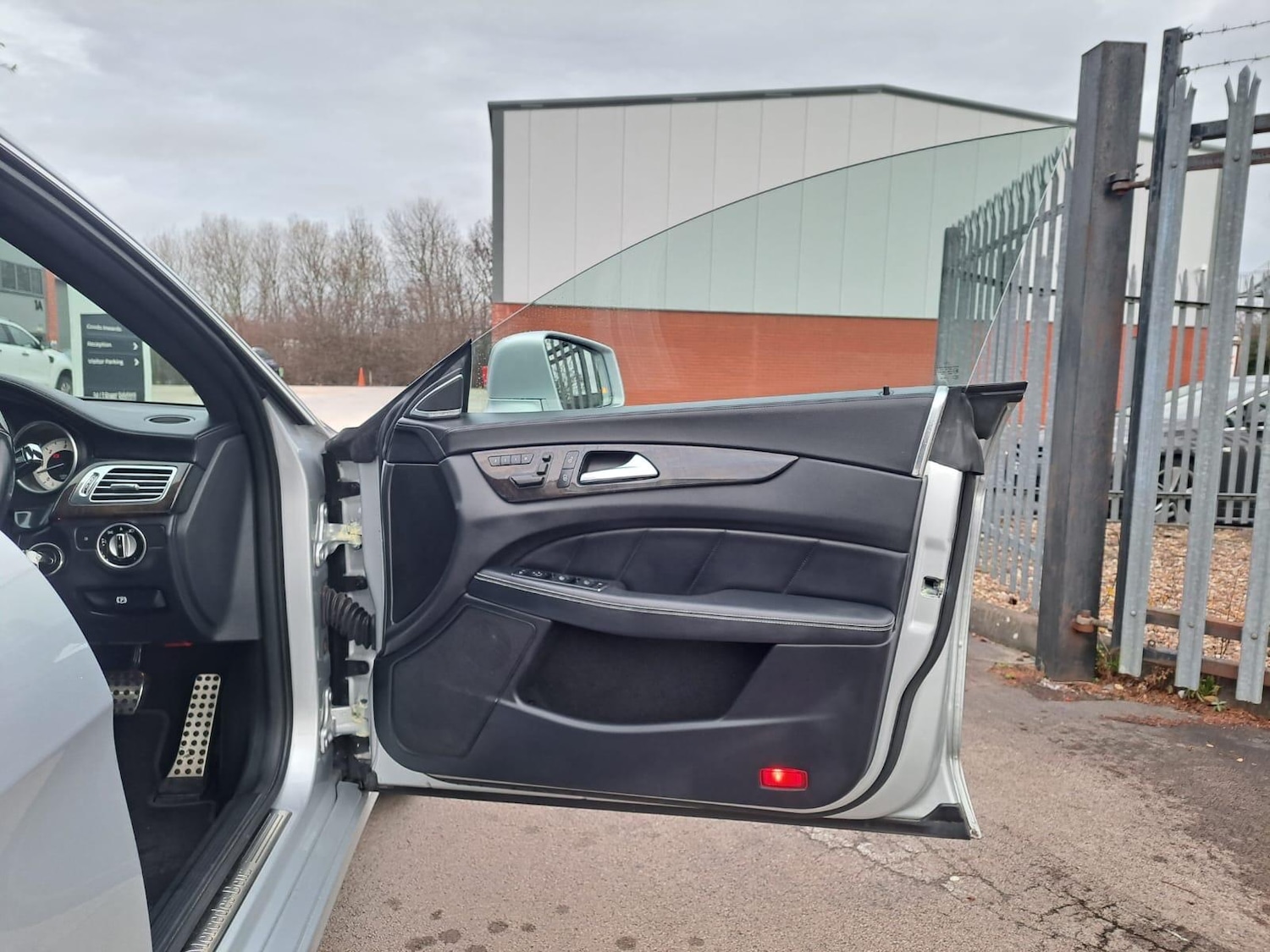 Used Mercedes-Benz CLS 2011 for sale - 76942637: Photo 56