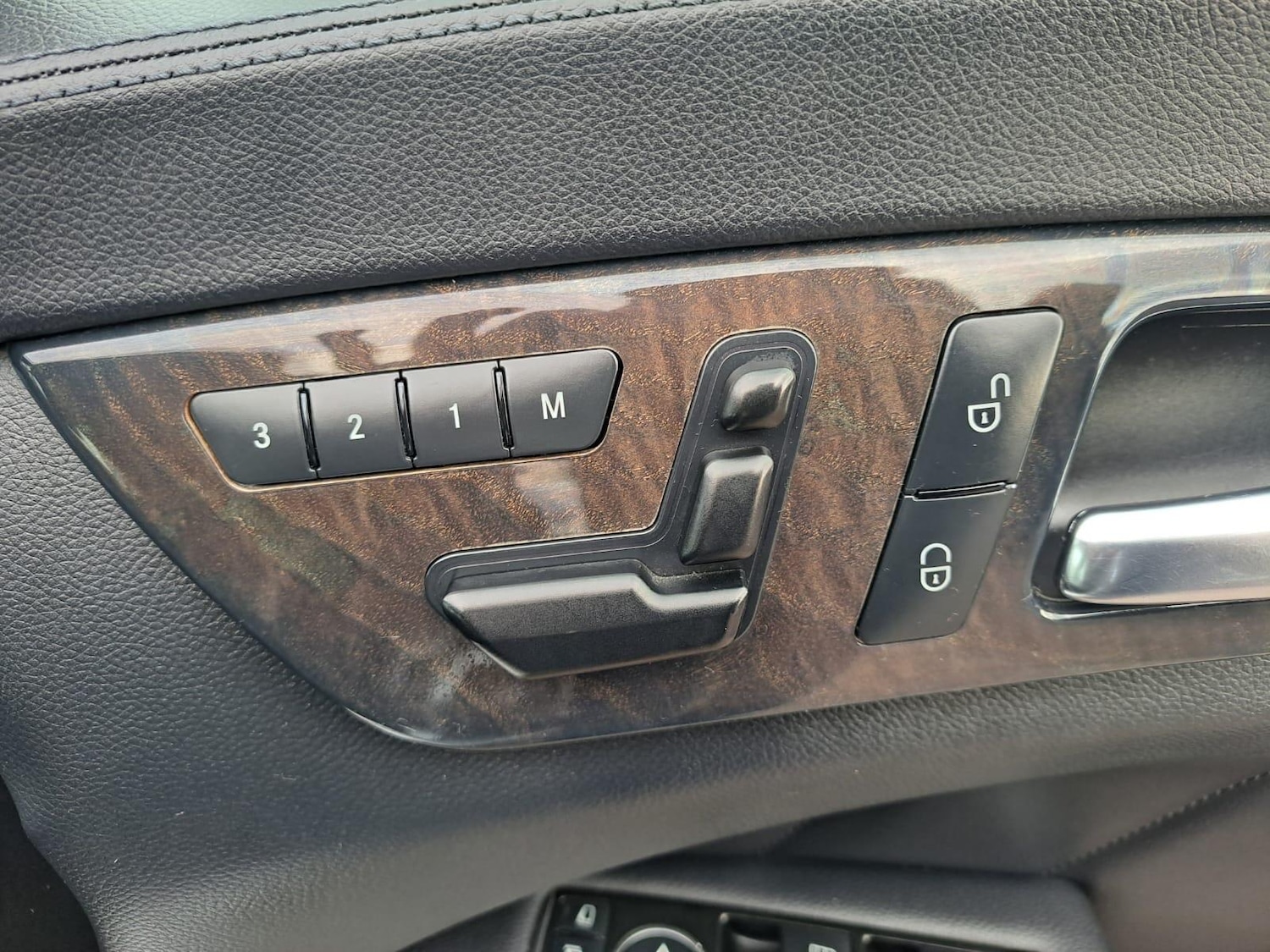 Used Mercedes-Benz CLS 2011 for sale - 76942637: Photo 57