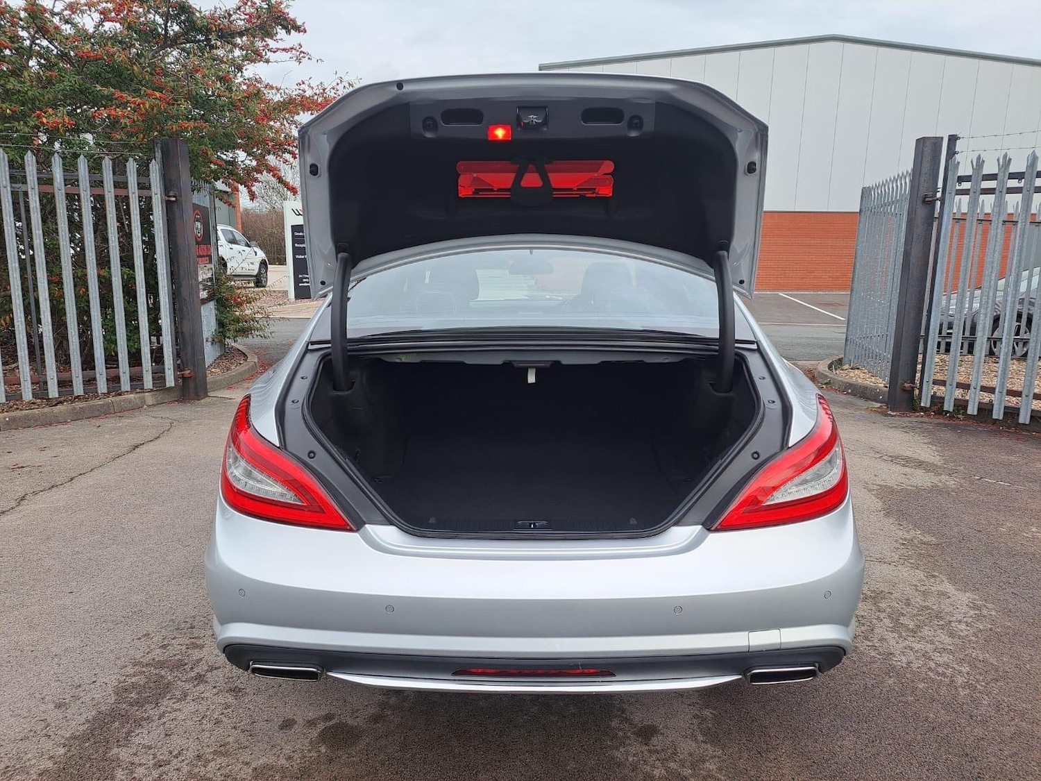 Used Mercedes-Benz CLS 2011 for sale - 76942637: Photo 64