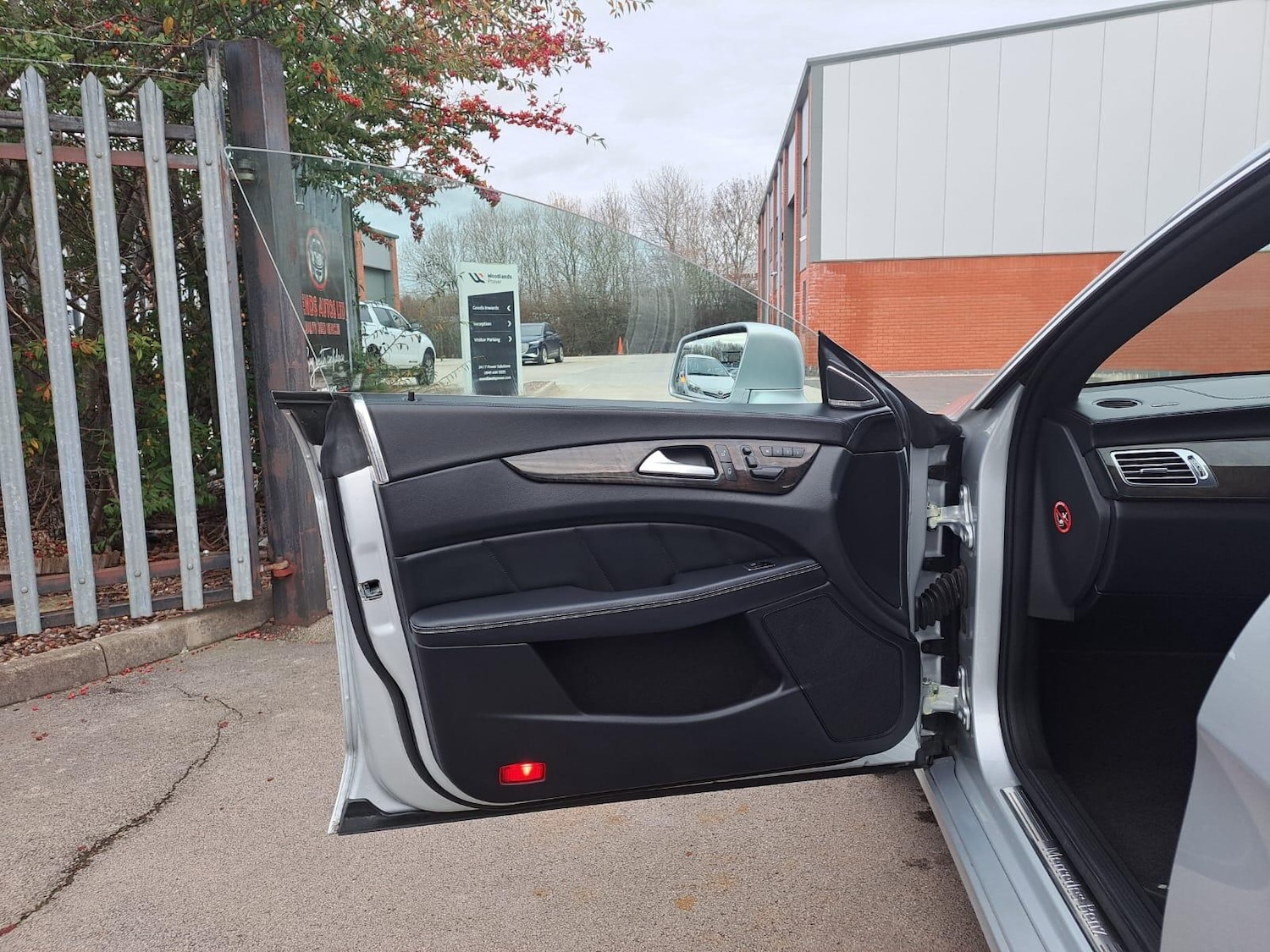 Used Mercedes-Benz CLS 2011 for sale - 76942637: Photo 69