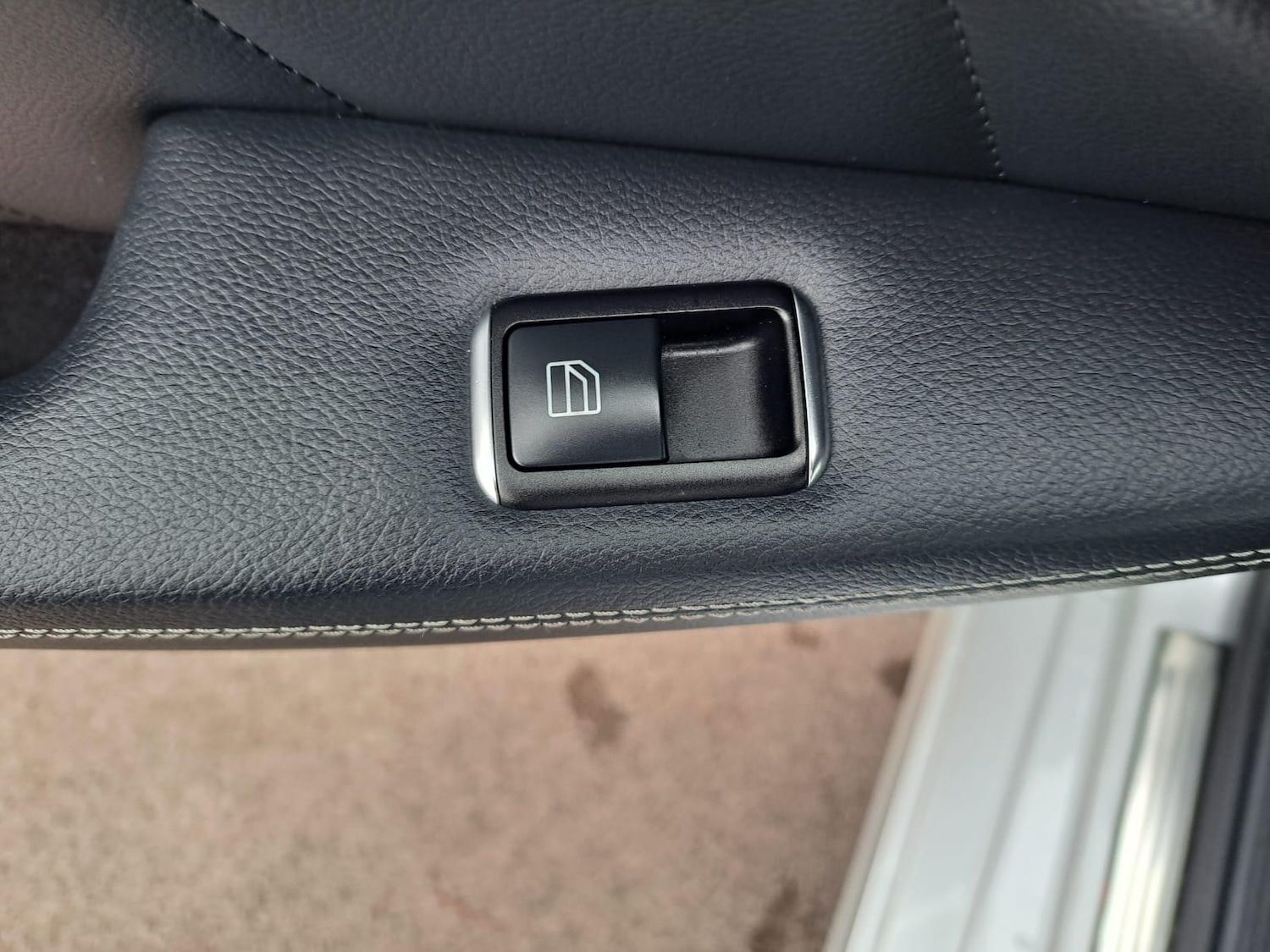 Used Mercedes-Benz CLS 2011 for sale - 76942637: Photo 74