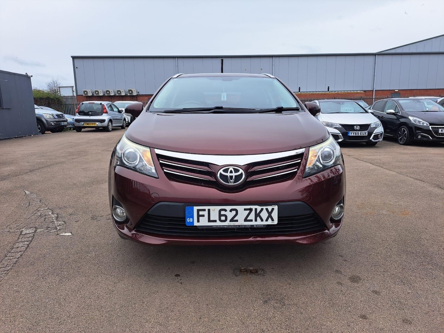 Used Toyota Avensis 2012 for sale - 76380867: Photo 2