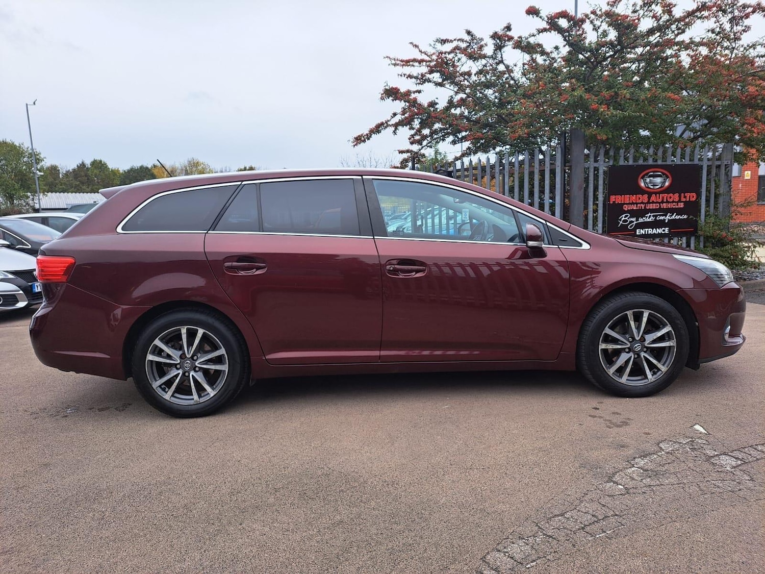 Used Toyota Avensis 2012 for sale - 76380867: Photo 3