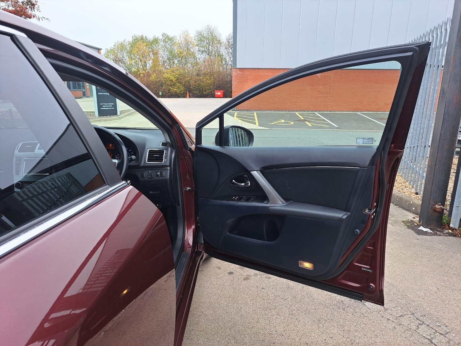 Used Toyota Avensis 2012 for sale - 76380867: Photo 52