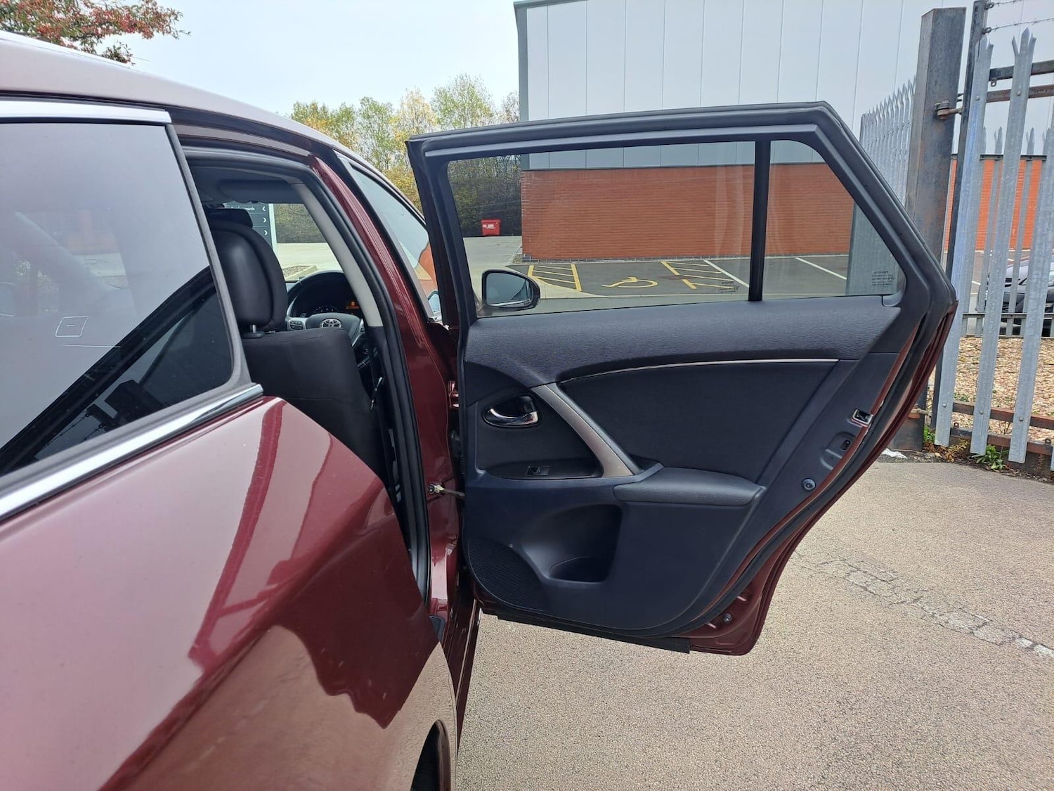 Used Toyota Avensis 2012 for sale - 76380867: Photo 55