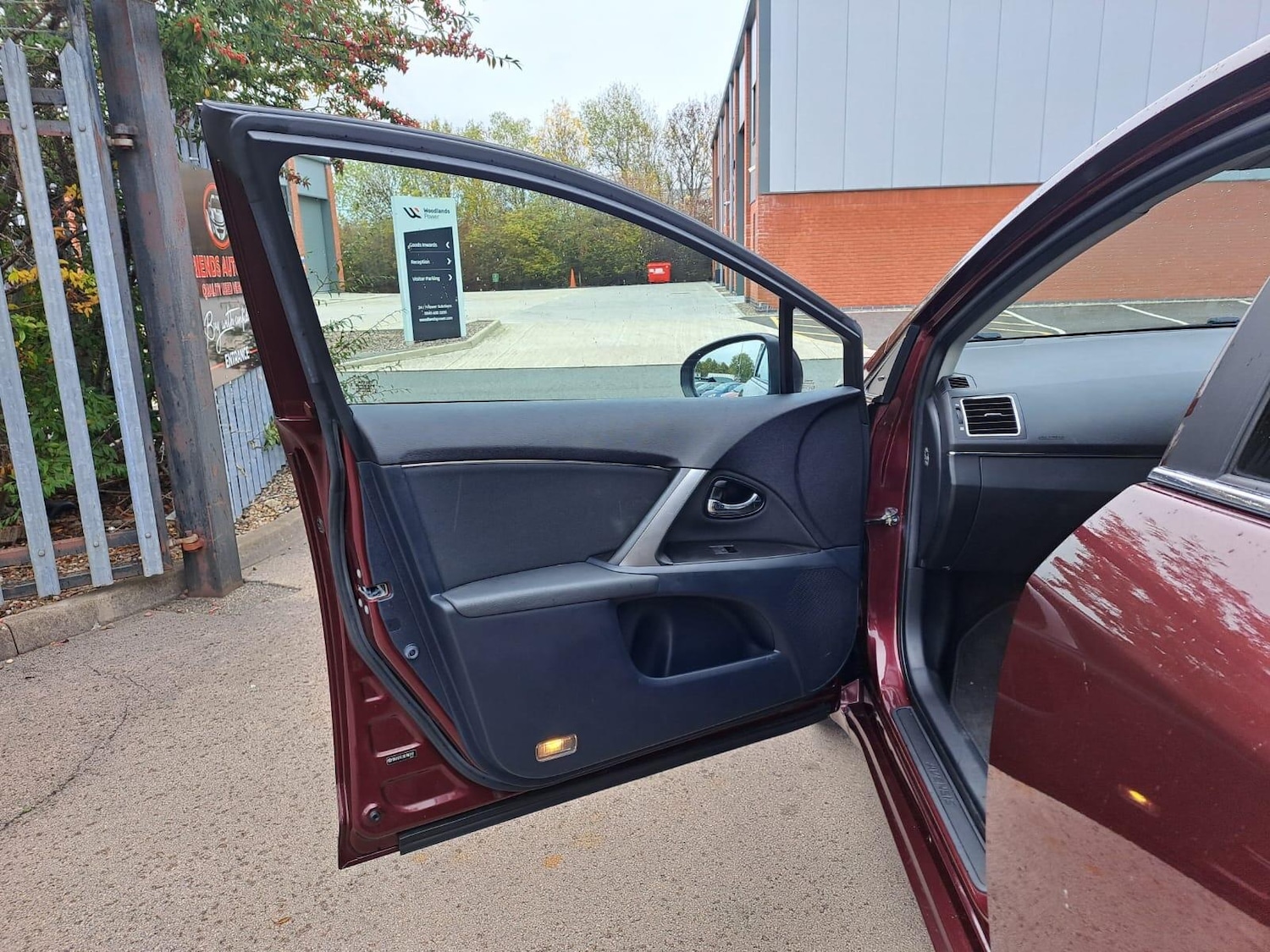 Used Toyota Avensis 2012 for sale - 76380867: Photo 63