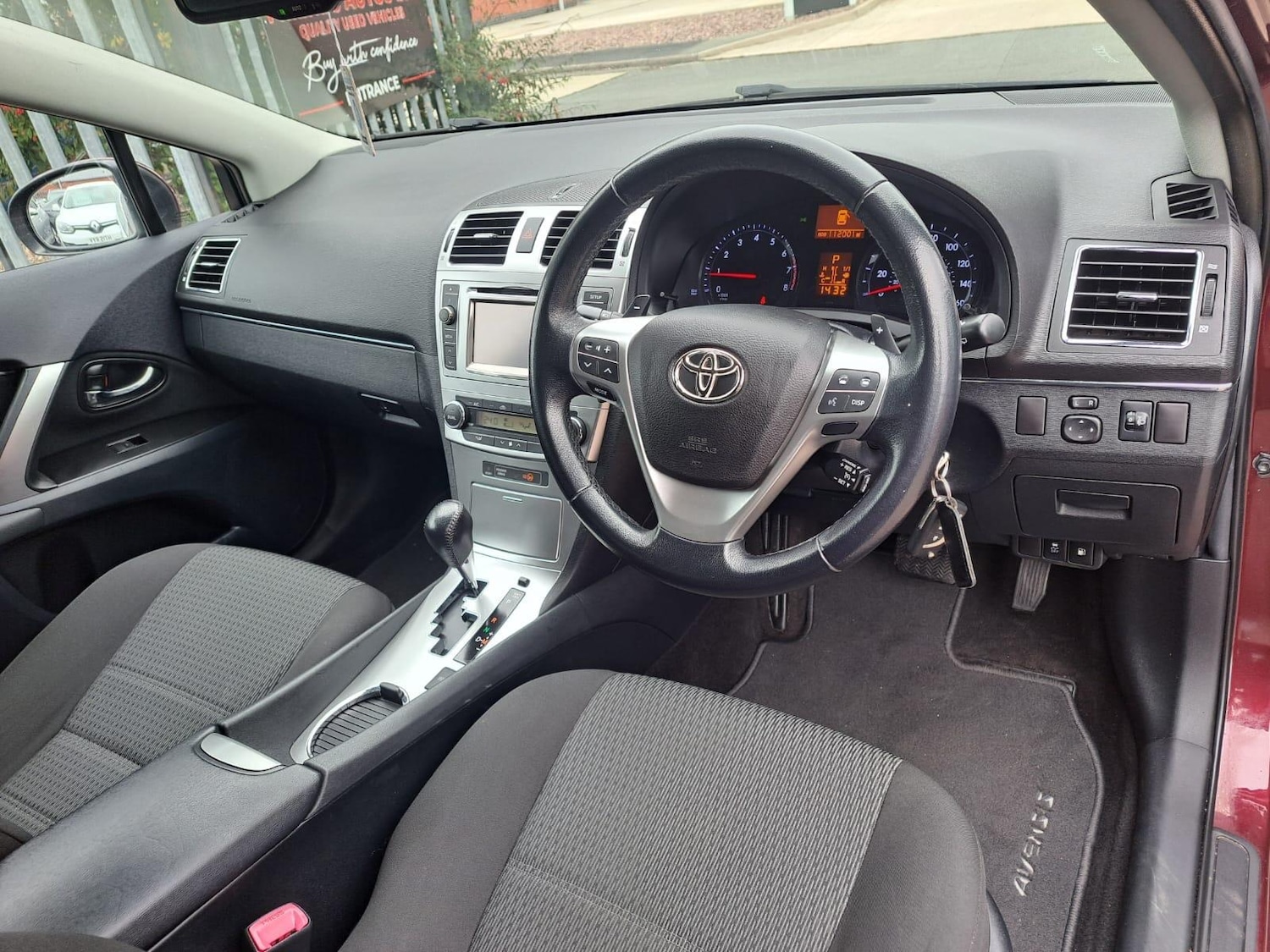 Used Toyota Avensis 2012 for sale - 76380867: Photo 9