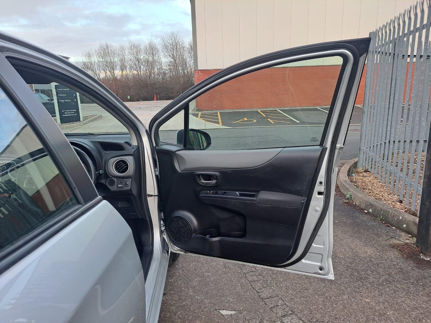 Used Toyota Yaris 2014 for sale - 77387002: Photo 46