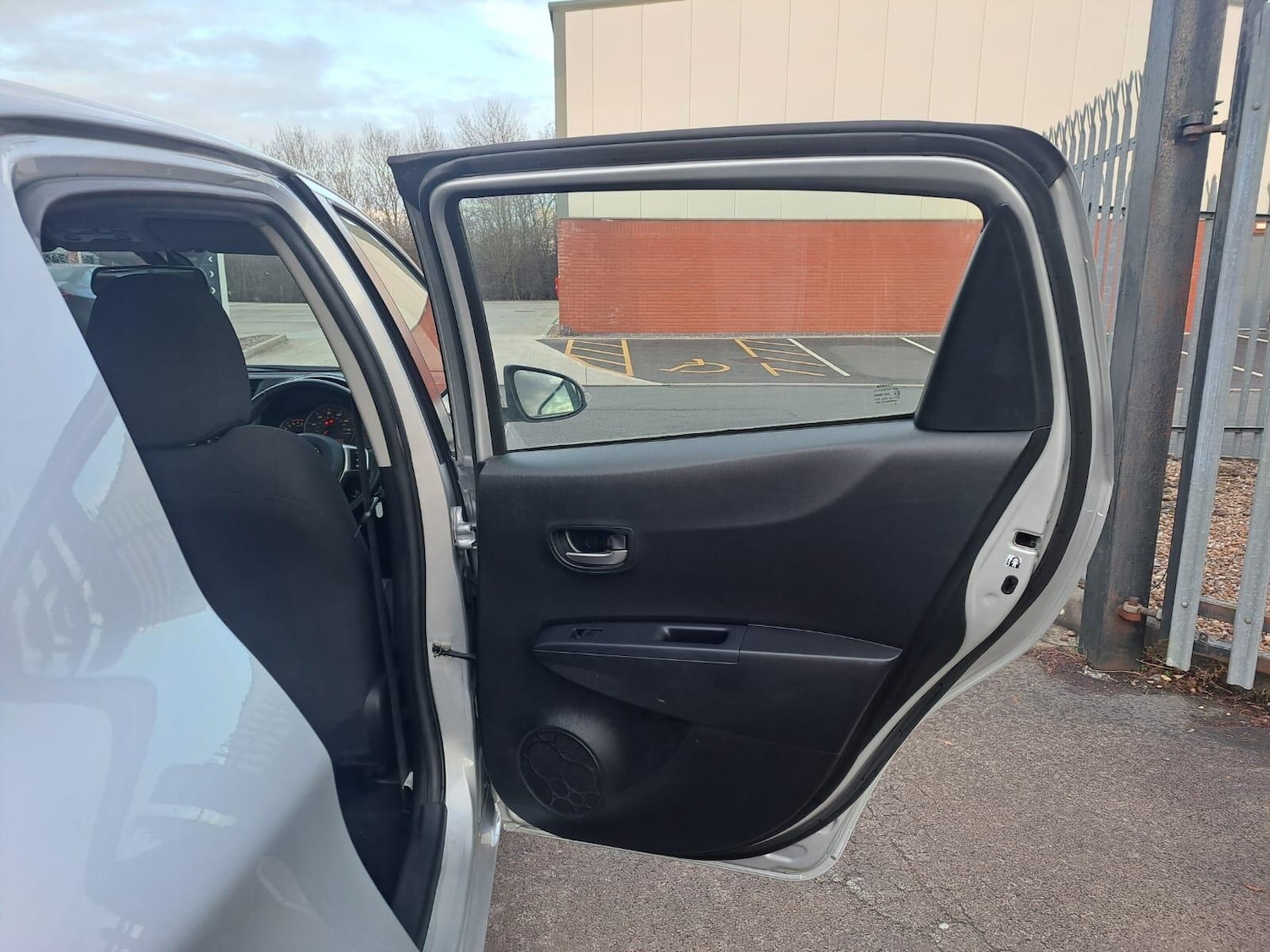 Used Toyota Yaris 2014 for sale - 77387002: Photo 48