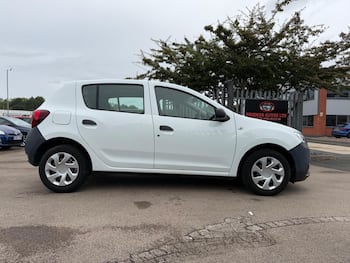 Used Dacia Sandero 2018 for sale - 79681155: Photo