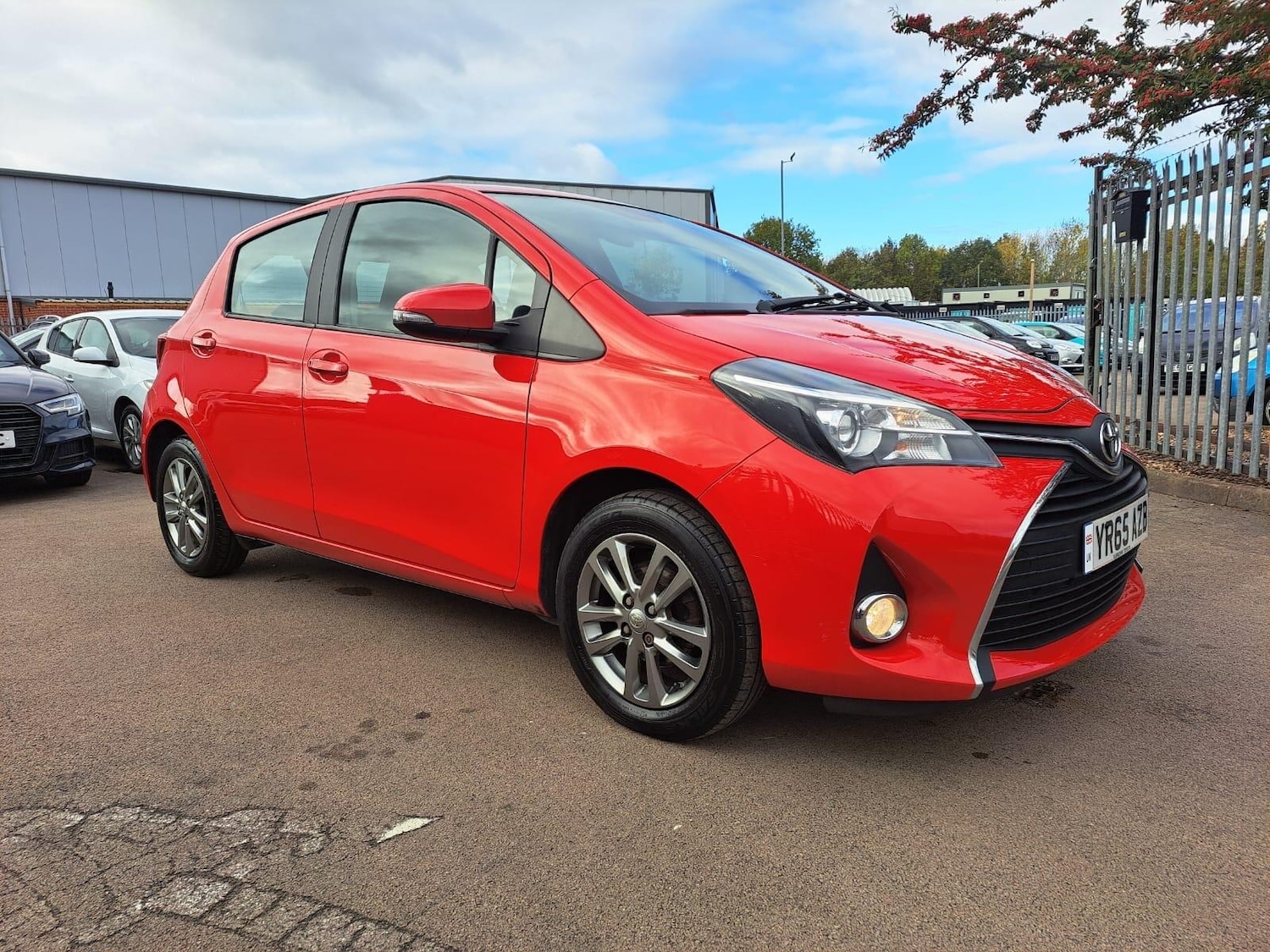 Used Toyota Yaris 2015 for sale - 76380953: Photo 1