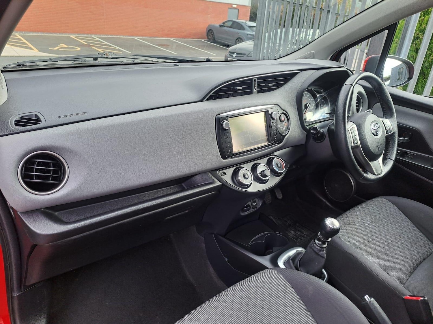 Used Toyota Yaris 2015 for sale - 76380953: Photo 16