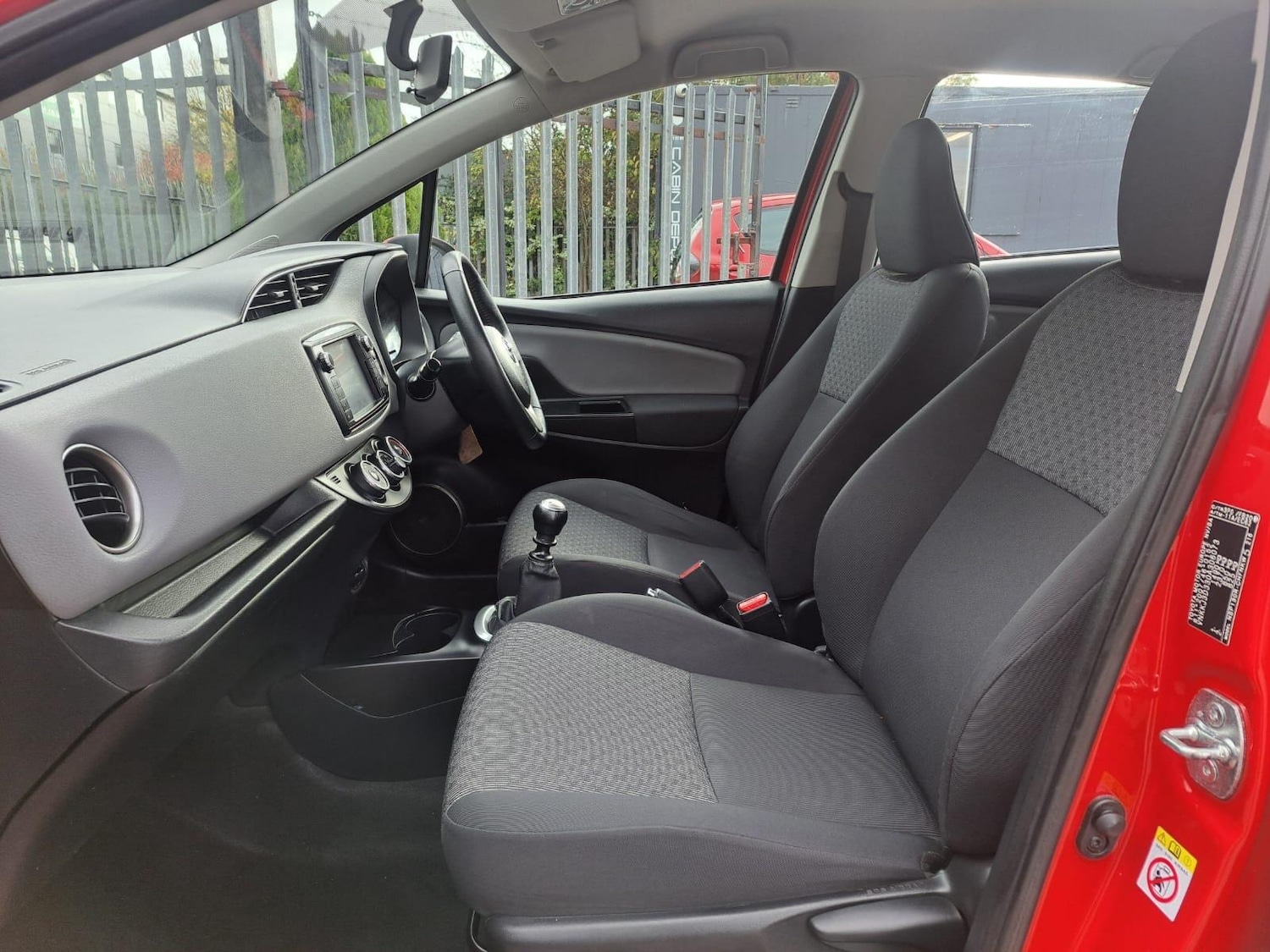 Used Toyota Yaris 2015 for sale - 76380953: Photo 17