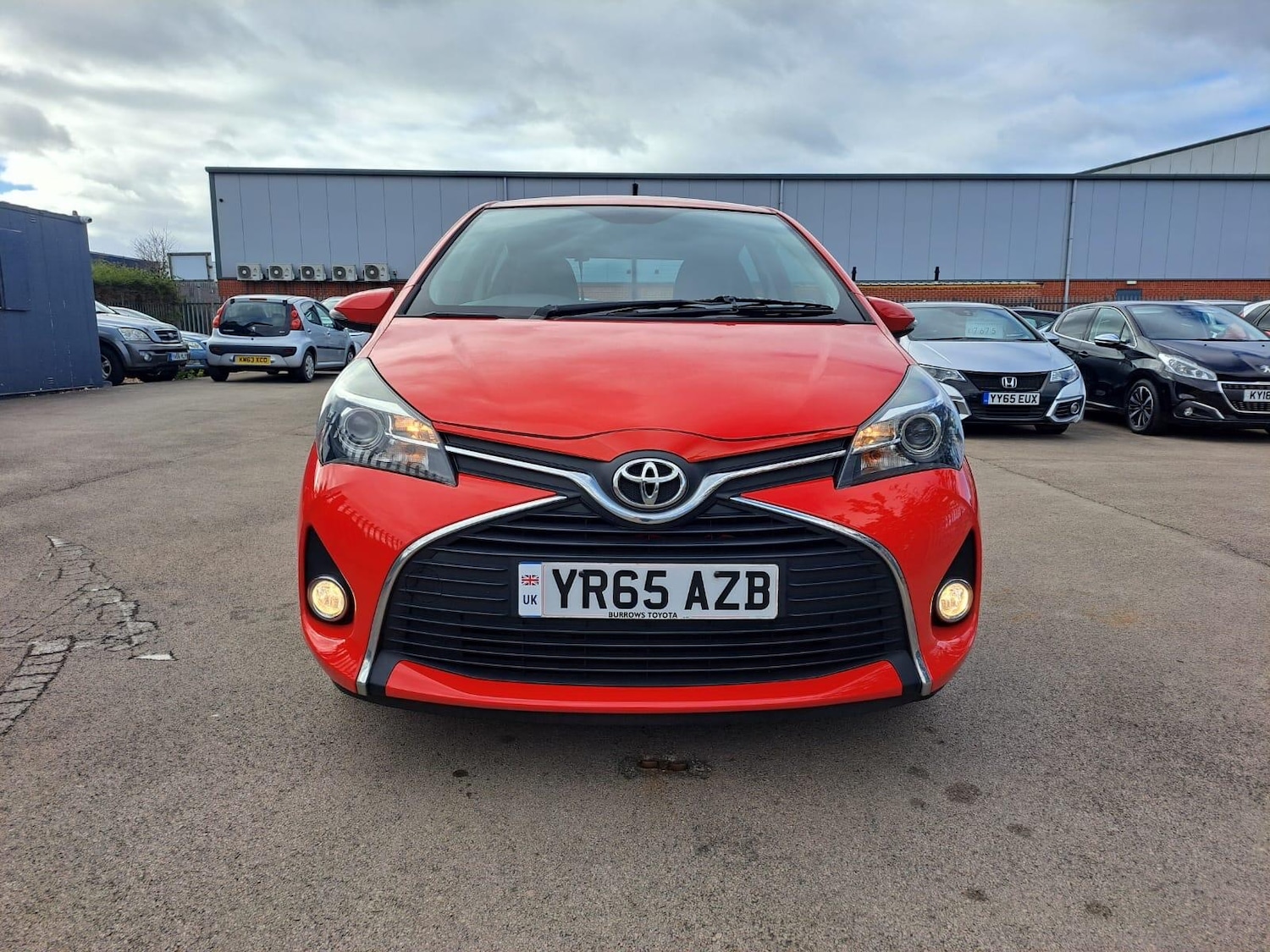 Used Toyota Yaris 2015 for sale - 76380953: Photo 2