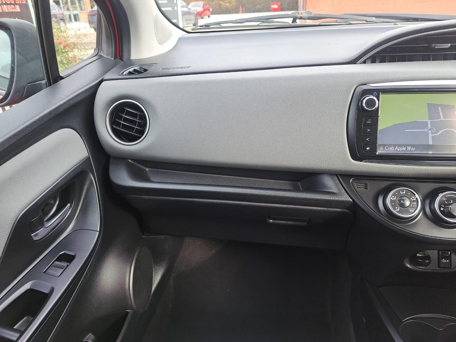 Used Toyota Yaris 2015 for sale - 76380953: Photo 23