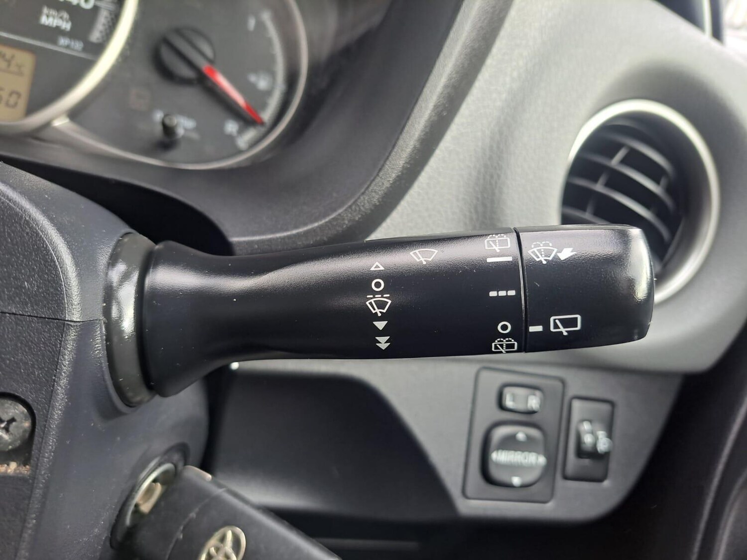 Used Toyota Yaris 2015 for sale - 76380953: Photo 27