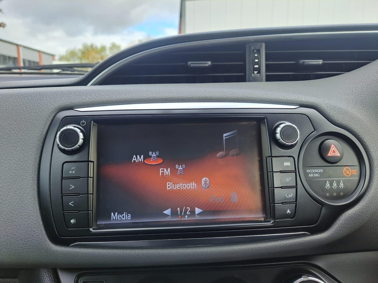 Used Toyota Yaris 2015 for sale - 76380953: Photo 33