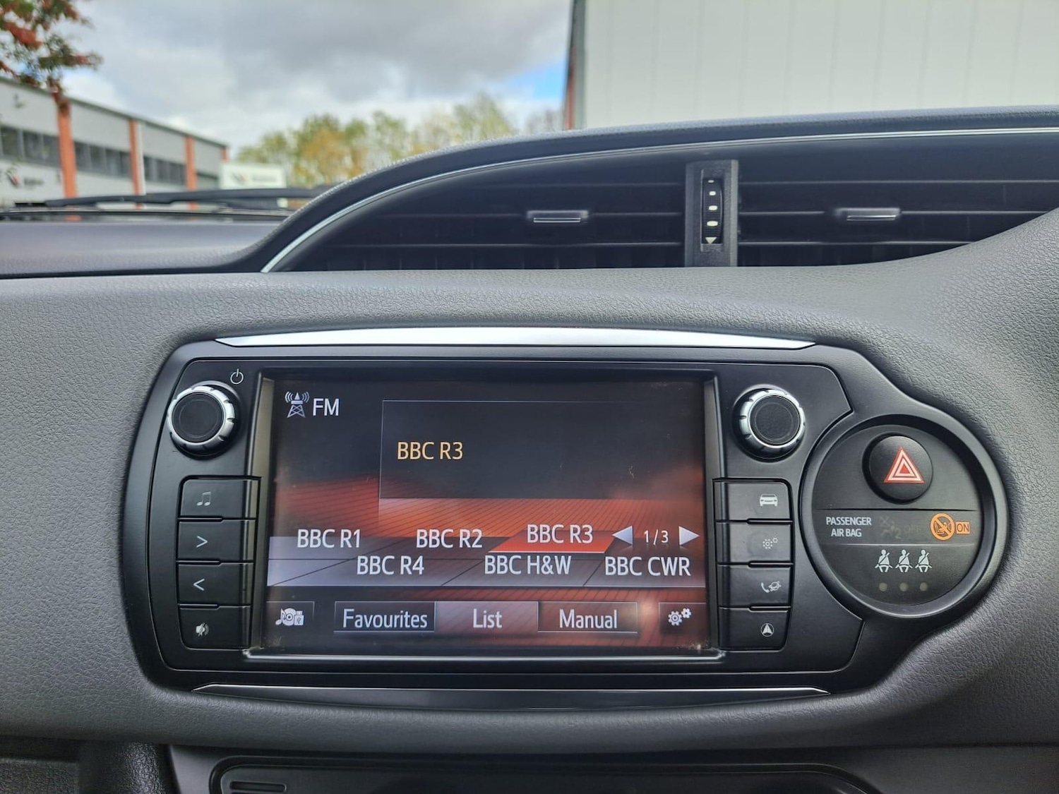 Used Toyota Yaris 2015 for sale - 76380953: Photo 34