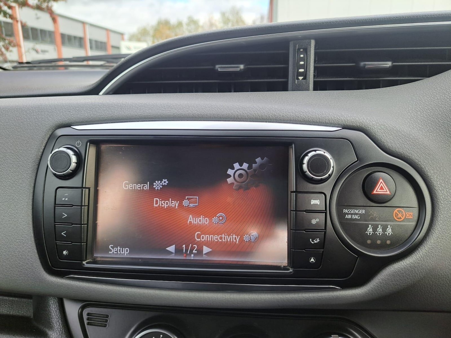 Used Toyota Yaris 2015 for sale - 76380953: Photo 38