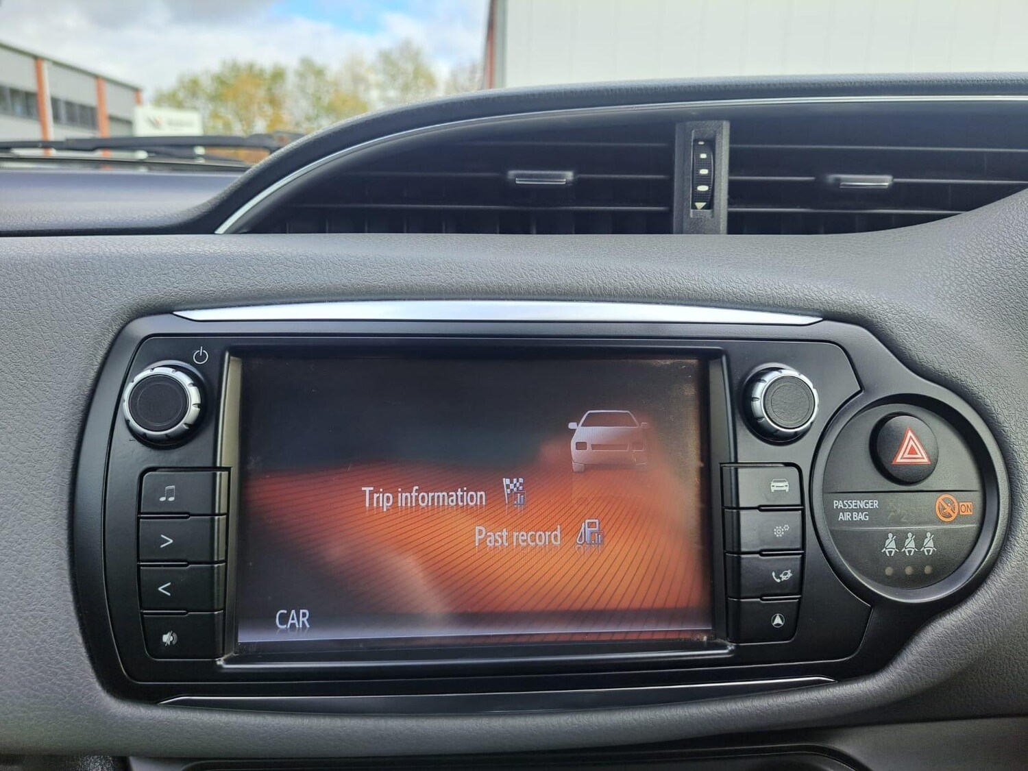 Used Toyota Yaris 2015 for sale - 76380953: Photo 39