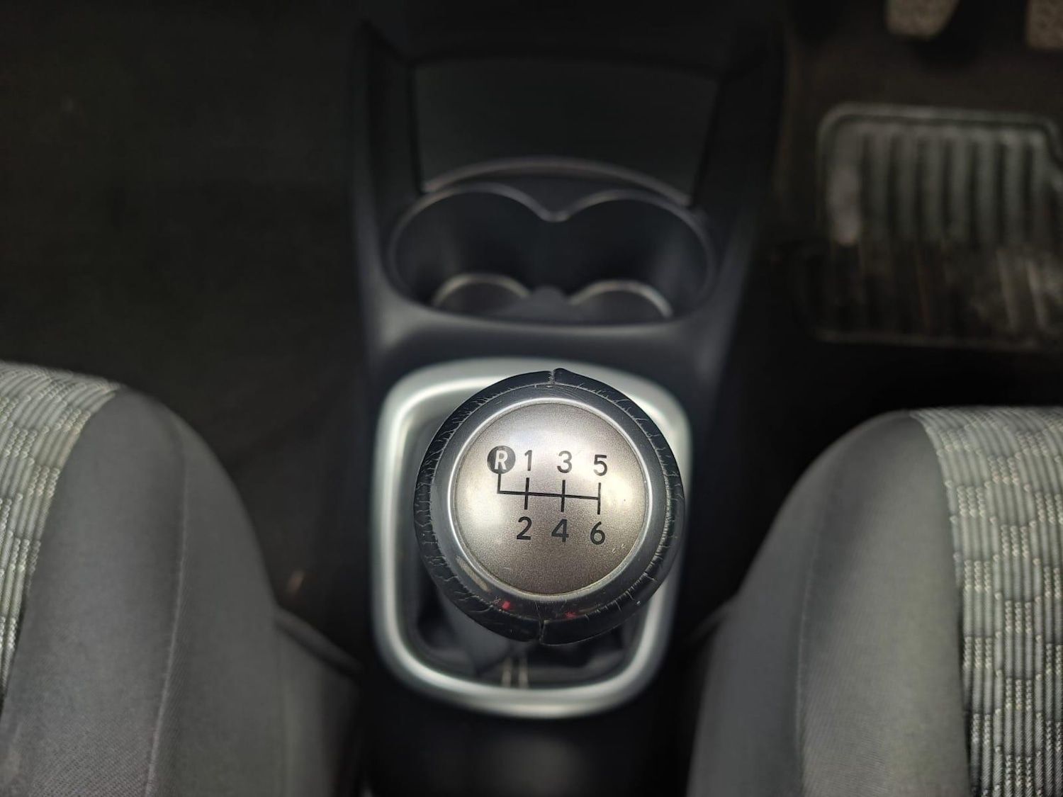 Used Toyota Yaris 2015 for sale - 76380953: Photo 46