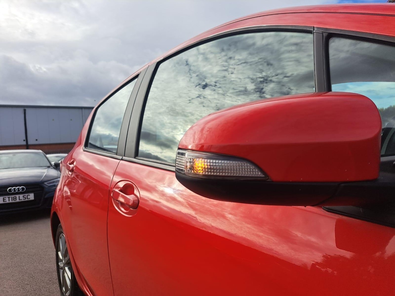 Used Toyota Yaris 2015 for sale - 76380953: Photo 61