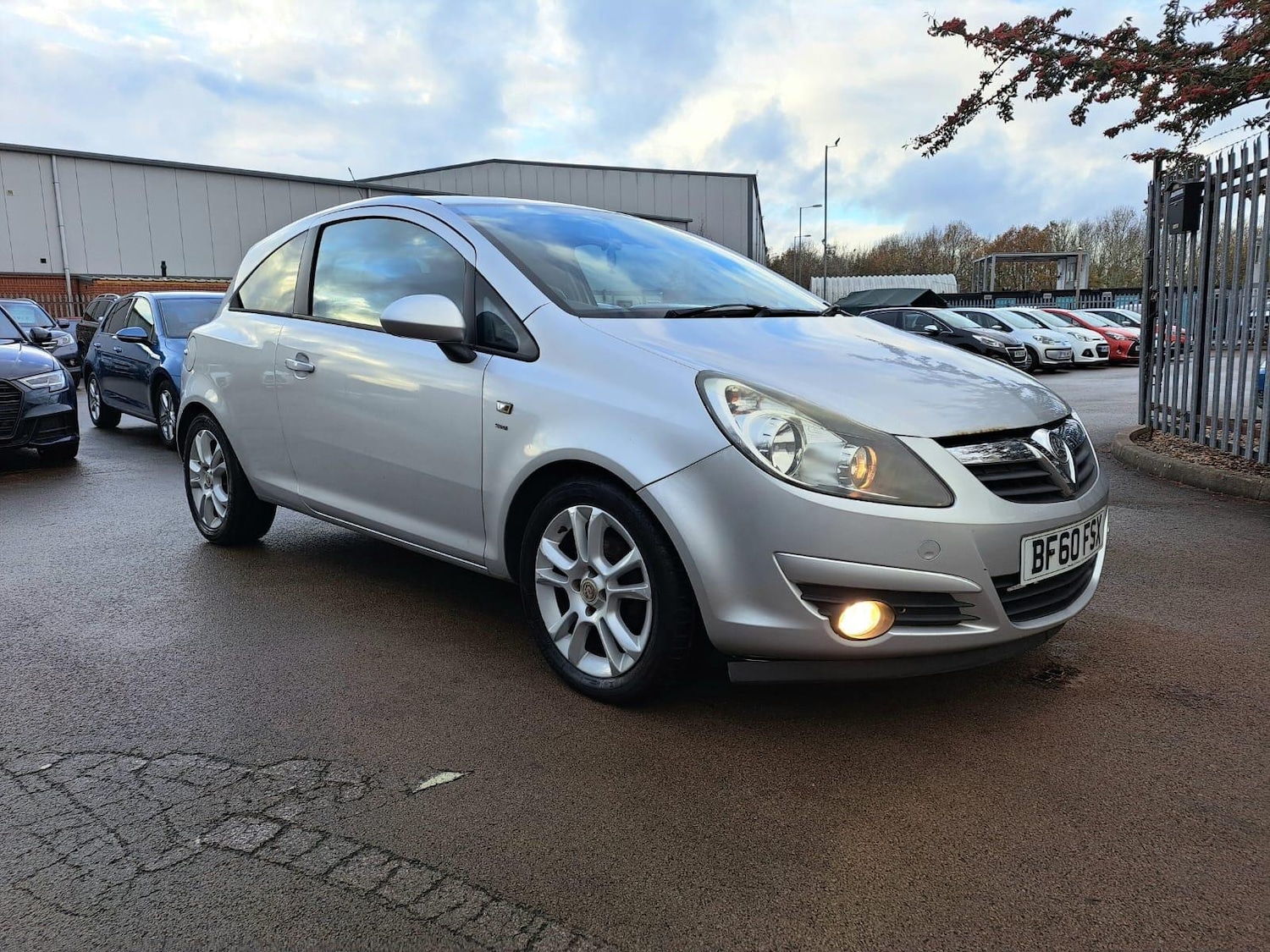 Used Vauxhall Corsa 2010 for sale - 76824012: Photo 1