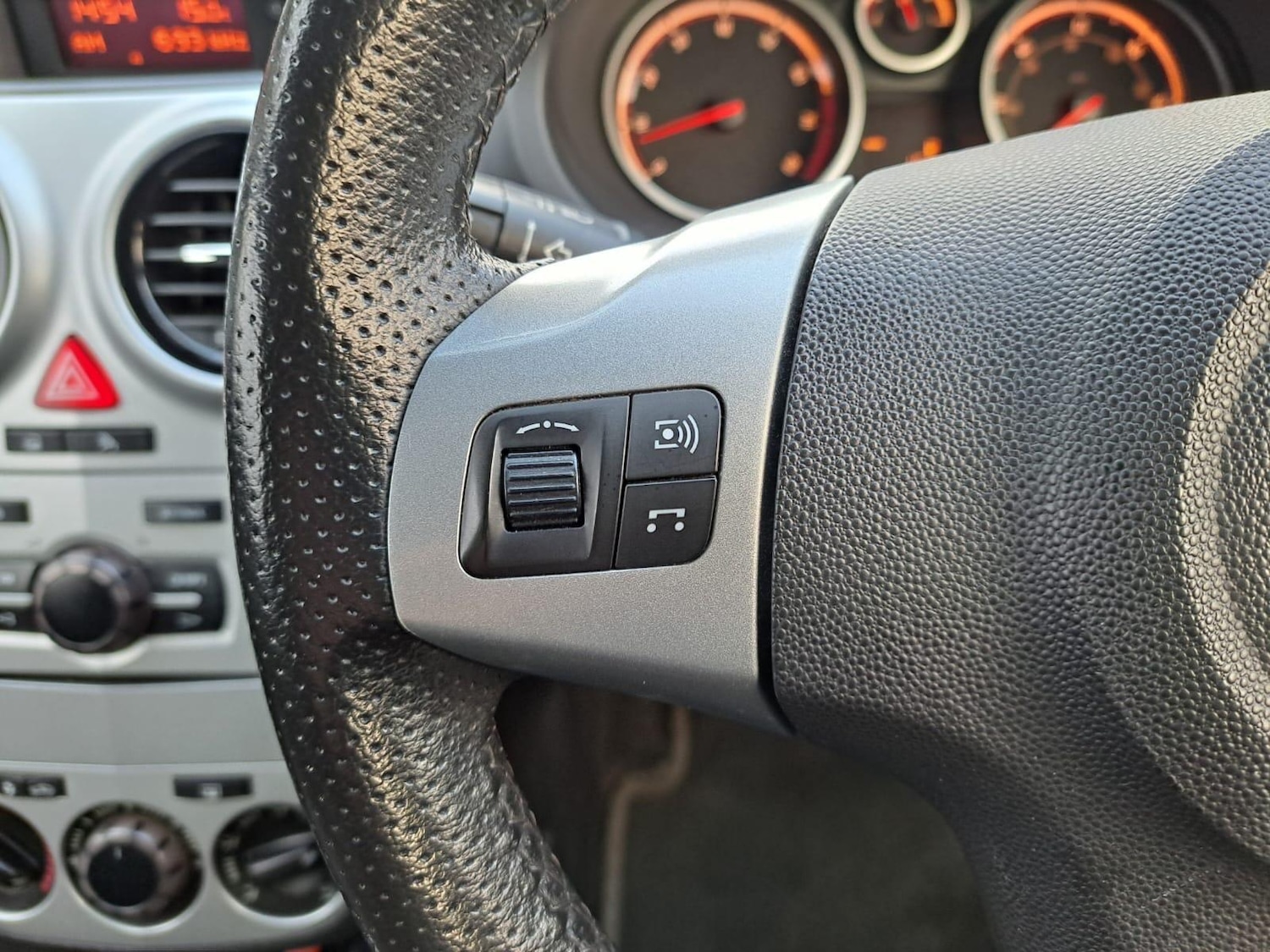 Used Vauxhall Corsa 2010 for sale - 76824012: Photo 22