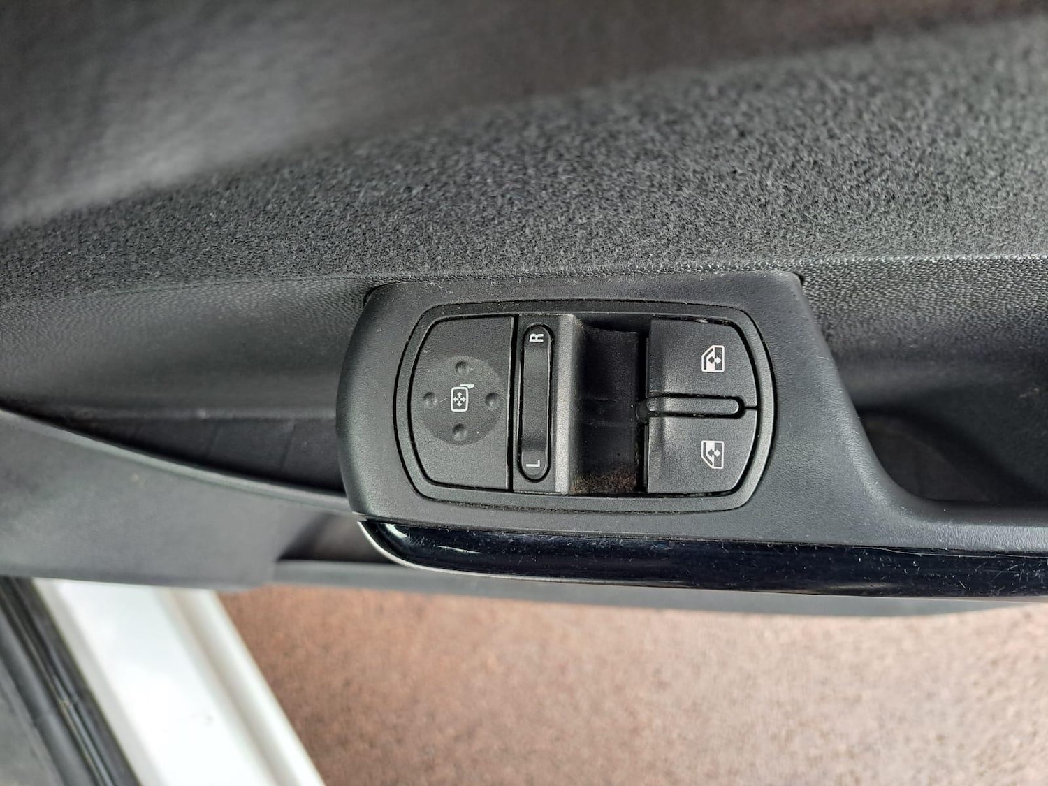 Used Vauxhall Corsa 2010 for sale - 76824012: Photo 43