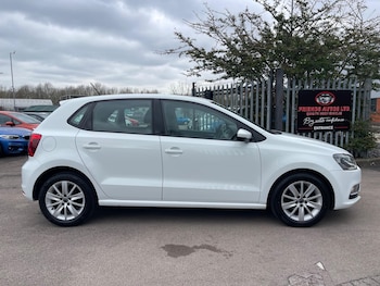 Used Volkswagen Polo 2015 for sale - 77793822: Photo