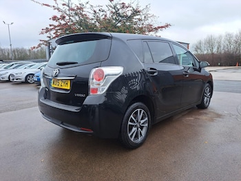 Used Toyota Verso 2015 for sale - 77030022: Photo