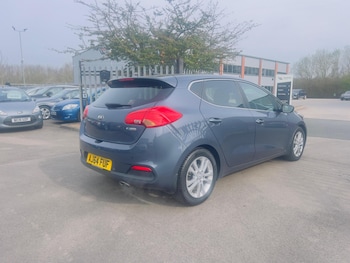 Used Kia Ceed 2015 for sale - 77925599: Photo