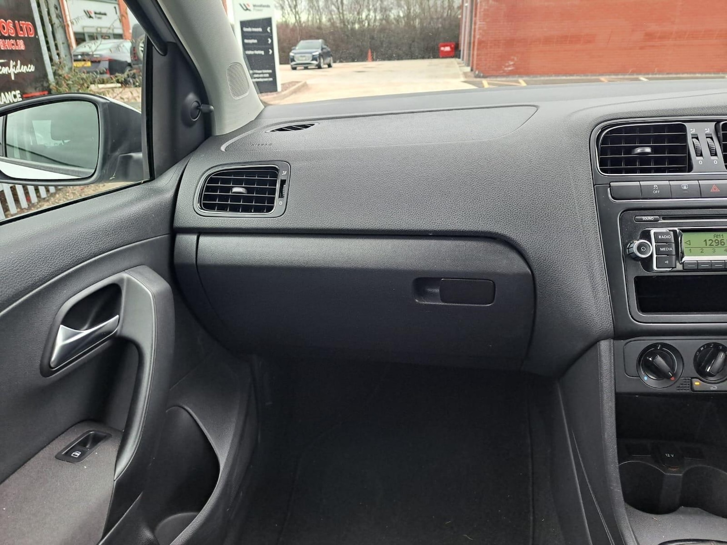 Used Volkswagen Polo 2010 for sale - 77278816: Photo 24