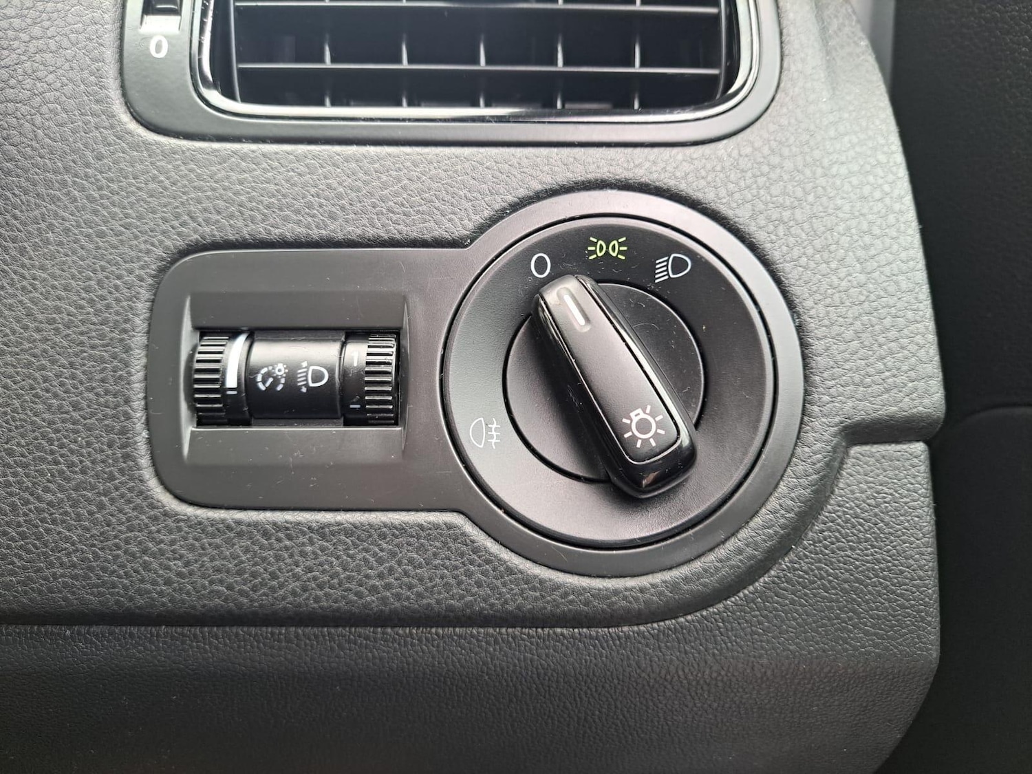 Used Volkswagen Polo 2010 for sale - 77278816: Photo 38