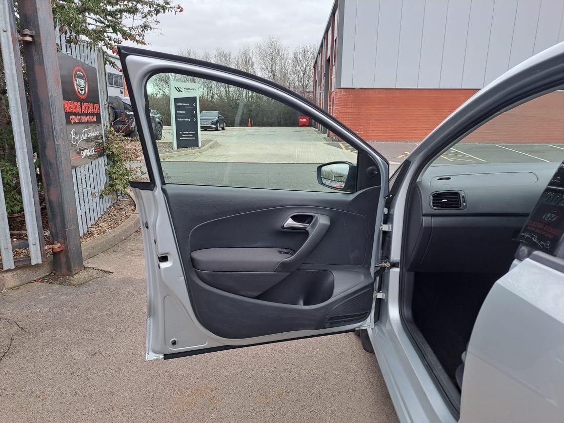 Used Volkswagen Polo 2010 for sale - 77278816: Photo 46