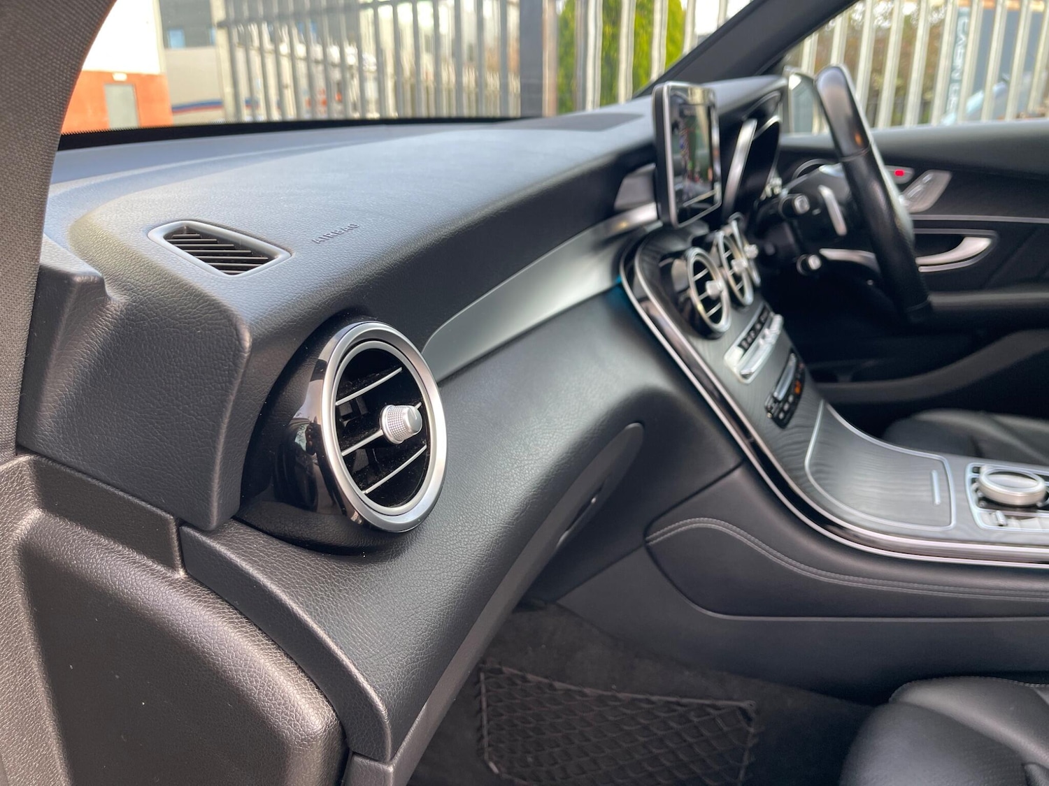 Used Mercedes-Benz GLC 2018 for sale - 77565178: Photo 15