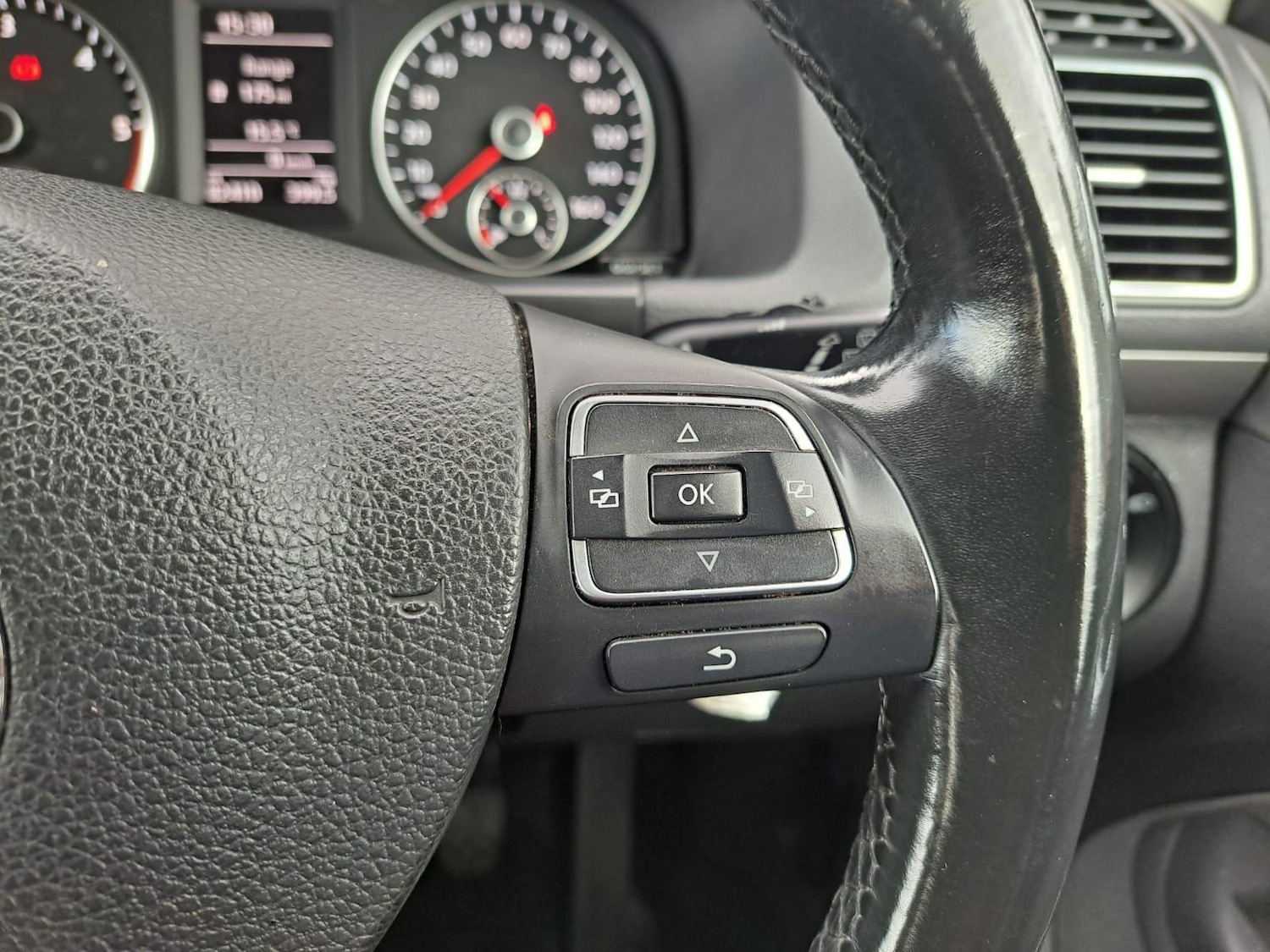 Used Volkswagen Touran 2015 for sale - 76336826: Photo 27